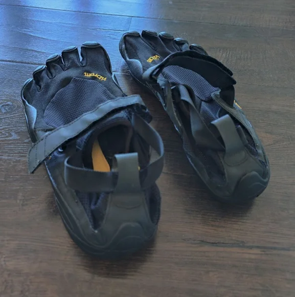 Vibram Toe Shoes - Picture 2 of 6